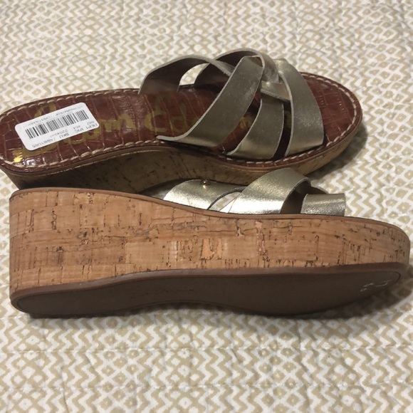 Sam Edelman new wedge shoes in gold - Picture 3 of 5